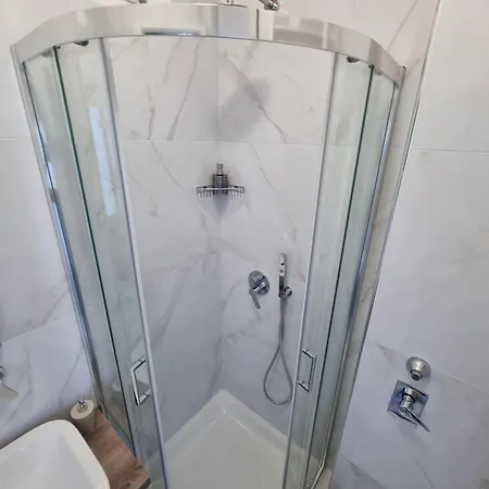 Maragda House Linate - Duomo- San Babila Apartment